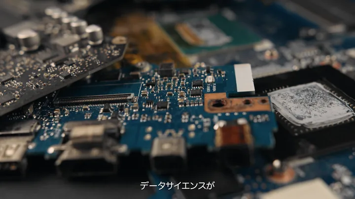 A circuit board close-up — 「データサイエンスが」