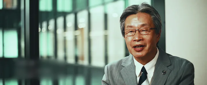A Toyo University professor speaking